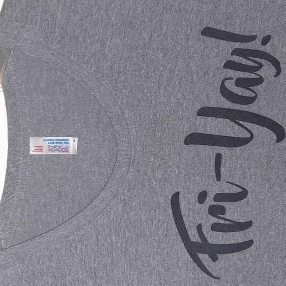 Super soft cotton/polyester blend gray short sleeve tee, size medium. - Picture 2 of 4